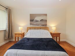 6 Swan House