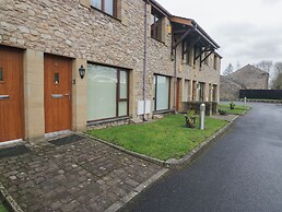 6 Swan House
