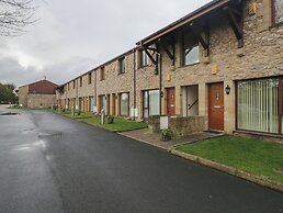 6 Swan House