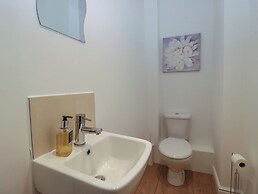 6 Swan House