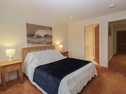 6 Swan House