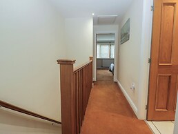 6 Swan House