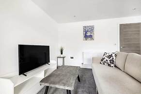 Modern 2bed Apartment-ground Floor-free Parking