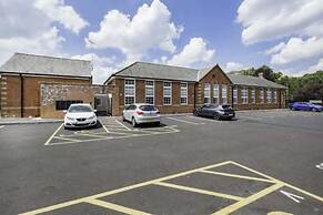 Modern 2bed Apartment-ground Floor-free Parking