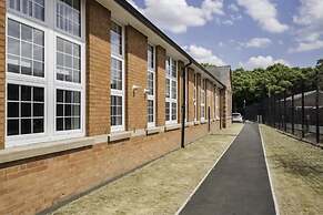 Modern 2bed Apartment-ground Floor-free Parking