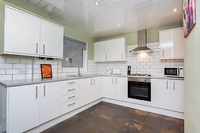 The Pitcairn Residence - 3 Bedroom House