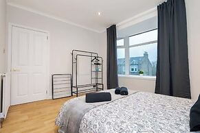 2bed House in Torry - Free Parking