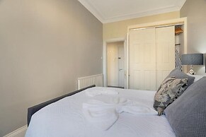 Holburn Lodge by Duthie Park Work Ready Fast Wi-fi