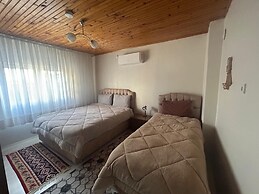 HAPPY HOUSE