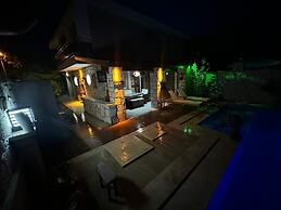 Detached House With Pool in Alacati