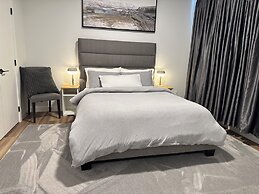 Fivestar Inspired Private Suite- Downtown Access