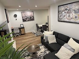 Fivestar Inspired Private Suite- Downtown Access