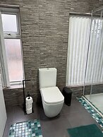 Charming Birmingham 3 Bedroom Apartment