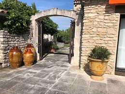 Villa Near Avignon With Separate Suites