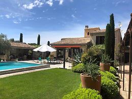 Villa Near Avignon With Separate Suites