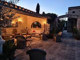 Villa Near Avignon With Separate Suites
