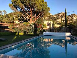 Villa Near Avignon With Separate Suites