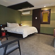 NINETH HOTEL
