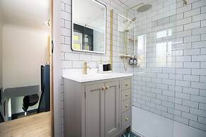 Stylish 3 Bed Home In Bath - Private Parking Wifi