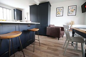 Stylish 3 Bed Home In Bath - Private Parking Wifi