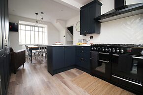 Stylish 3 Bed Home In Bath - Private Parking Wifi