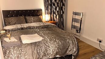 Charming 4-bedroom House Rental in Basildon, UK