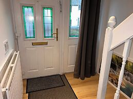 Charming 4-bedroom House Rental in Basildon, UK