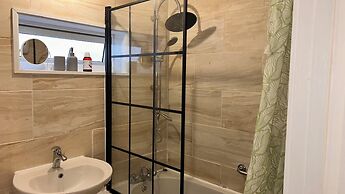 Charming 4-bedroom House Rental in Basildon, UK