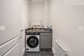 House - Sleeps 6 & Free Parking