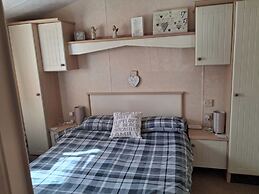 2bed-cabin Sleeps 4, Wifi, Free Parking, Sea Views