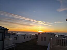 2bed-cabin Sleeps 4, Wifi, Free Parking, Sea Views