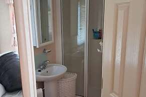 2bed-cabin Sleeps 4, Wifi, Free Parking, Sea Views