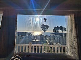 2bed-cabin Sleeps 4, Wifi, Free Parking, Sea Views