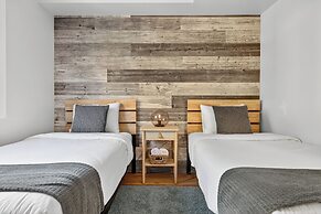426 Hotel du Lac