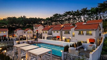Gyeongju Awesomeway Pool Villa