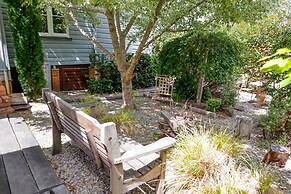 Spacious 4-bed Home in Central Tenterfield