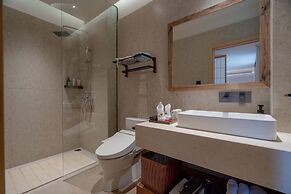 Emeishan XiaoshanQing Luxury Resort