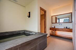 Emeishan XiaoshanQing Luxury Resort
