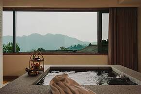 Emeishan XiaoshanQing Luxury Resort