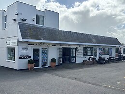 The Beachside Hideout - St Michaels Caravan Park