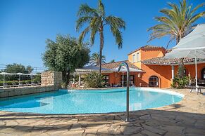 Hotel with swimming pool in Bari Sardo