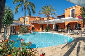 Hotel with swimming pool in Bari Sardo