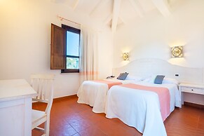 Hotel with swimming pool in Bari Sardo