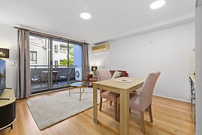 Bright 1-bed Apartment in Central Redfern