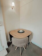 Bright 2-bed Flat in Huntingdon Town Centre