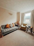 Bright 2-bed Flat in Huntingdon Town Centre