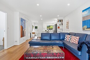 Spacious Bright Apartment With Courtyard and BBQ