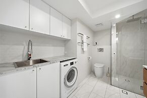 Spacious Bright Apartment With Courtyard and BBQ