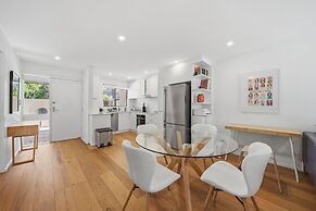 Spacious Bright Apartment With Courtyard and BBQ
