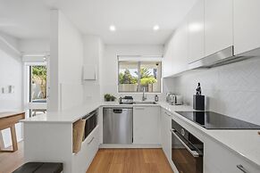 Spacious Bright Apartment With Courtyard and BBQ